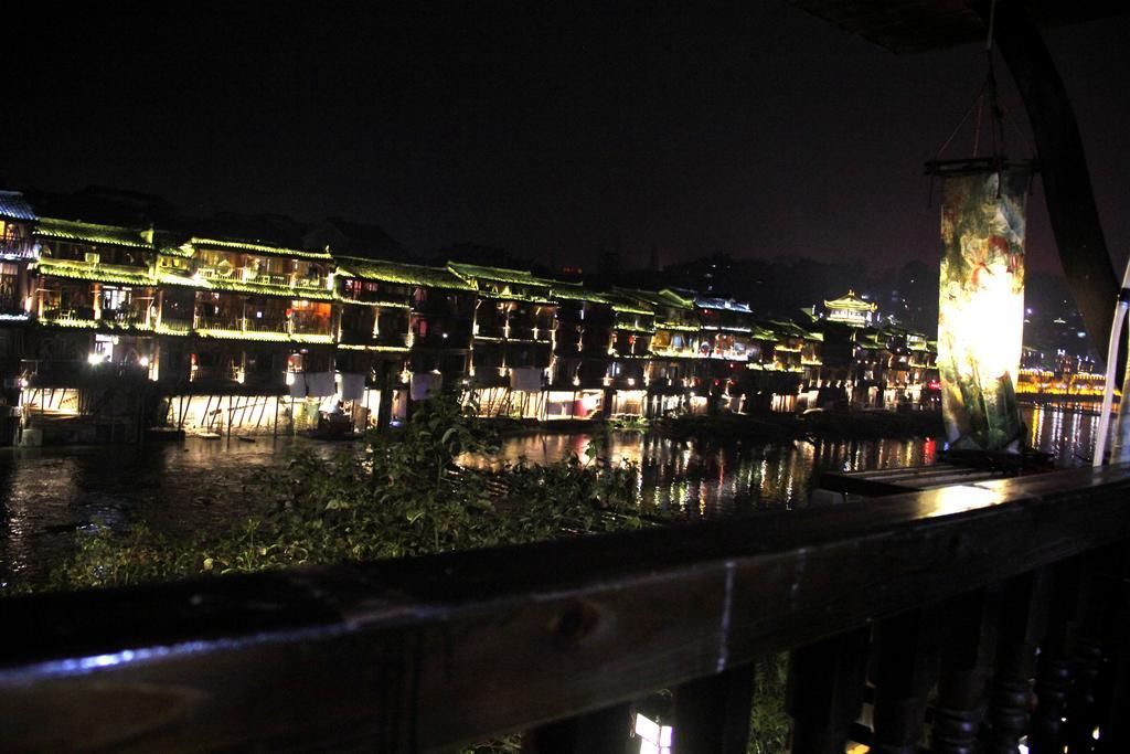 Fenghuang 1St Apartment Exterior photo
