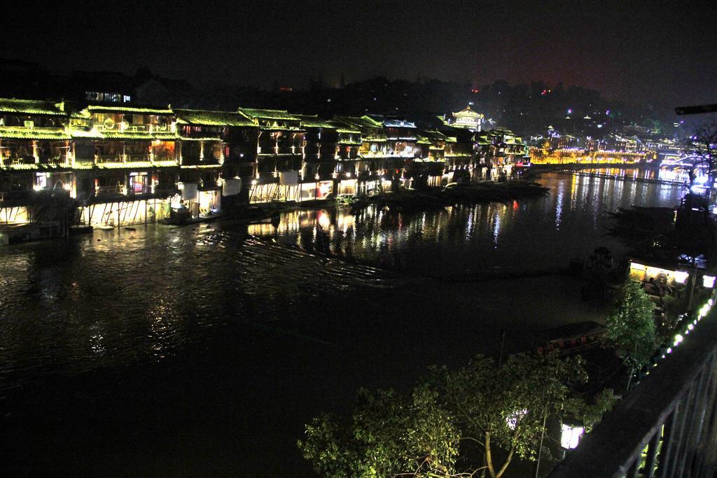 Fenghuang 1St Apartment Exterior photo